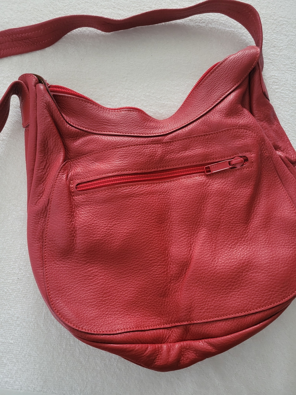 Gorgeous, Canadian-made Rowland Leather Red Shoulder Bag. Excellent Condition